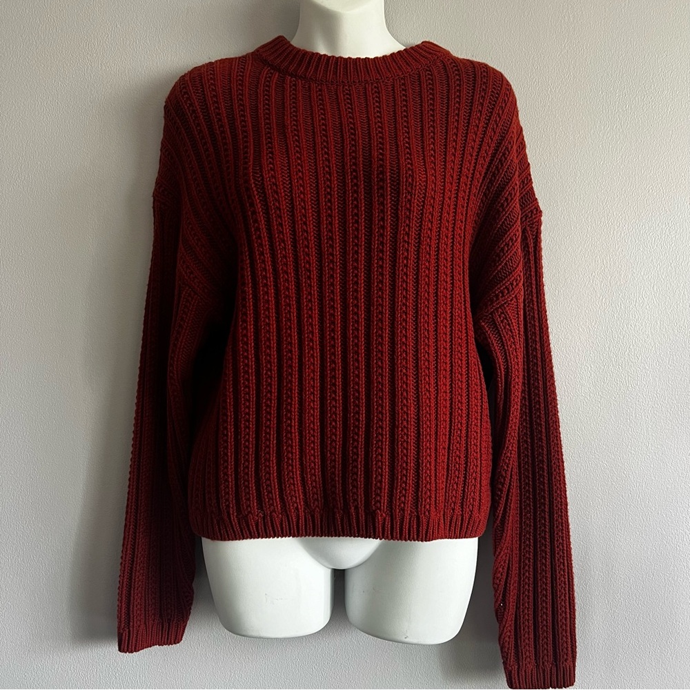 UNIVERSAL THREAD SWEATER